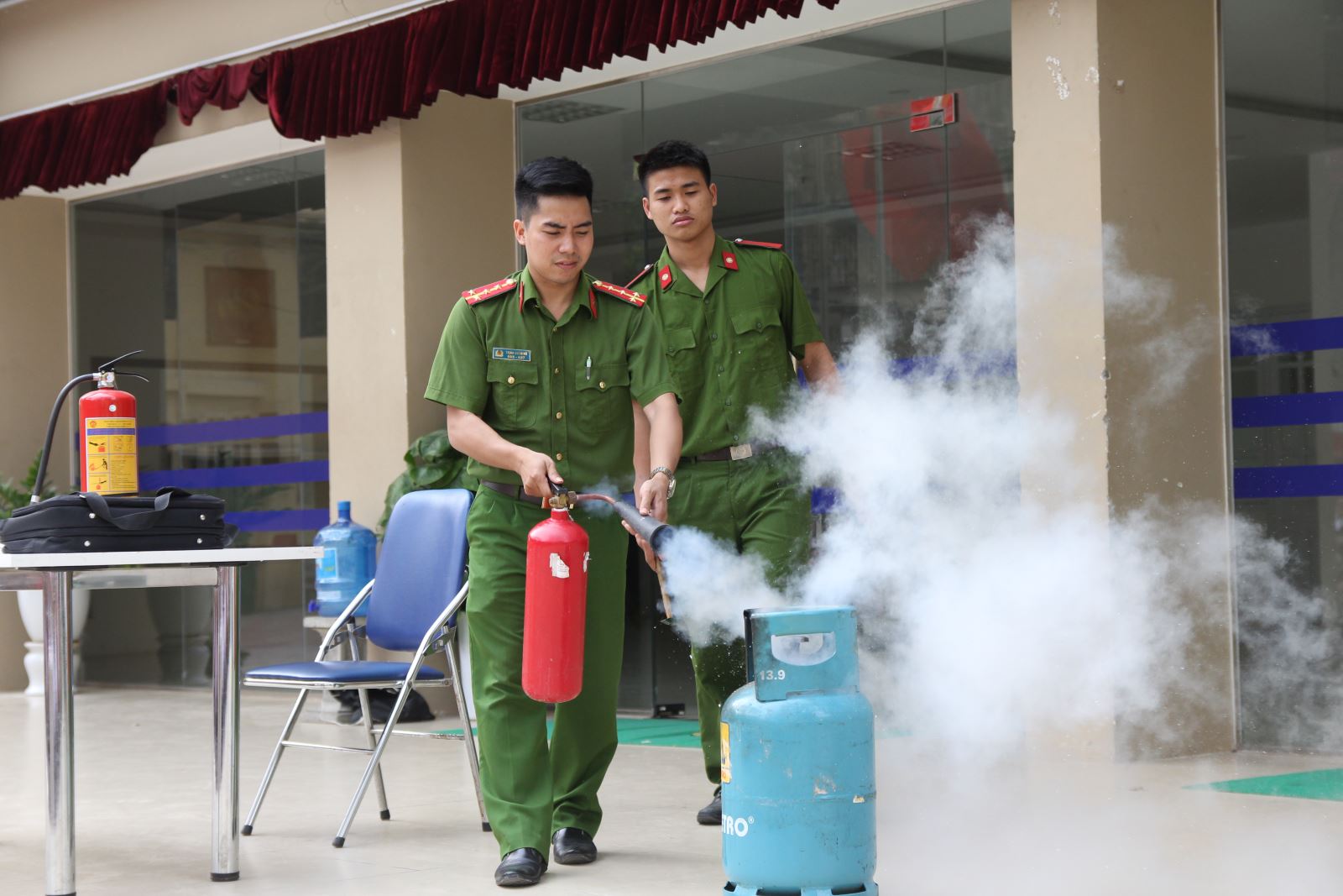 TUYÊN TRUYỀN CÔNG TÁC PHÒNG CHÁY CHỮA CHÁY VỚI HỌC SINH TRƯỜNG THPT KIM LIÊN